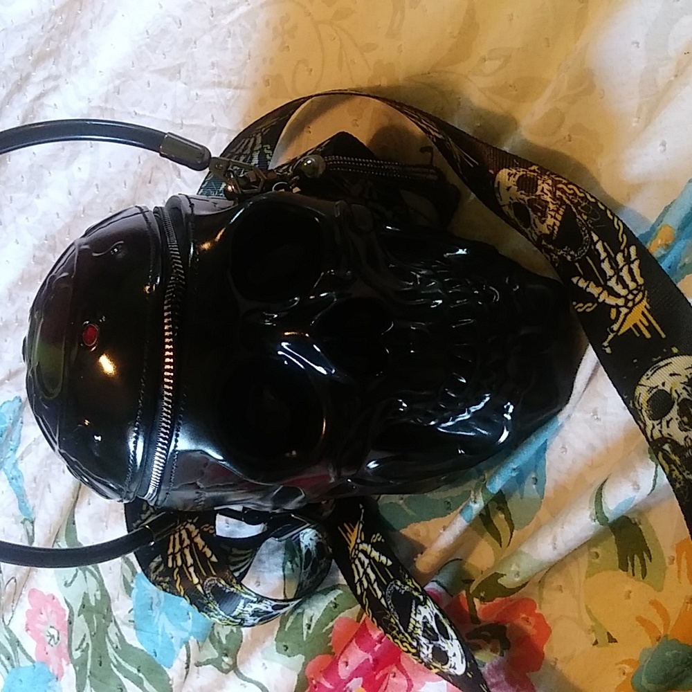 Skull cross body bag